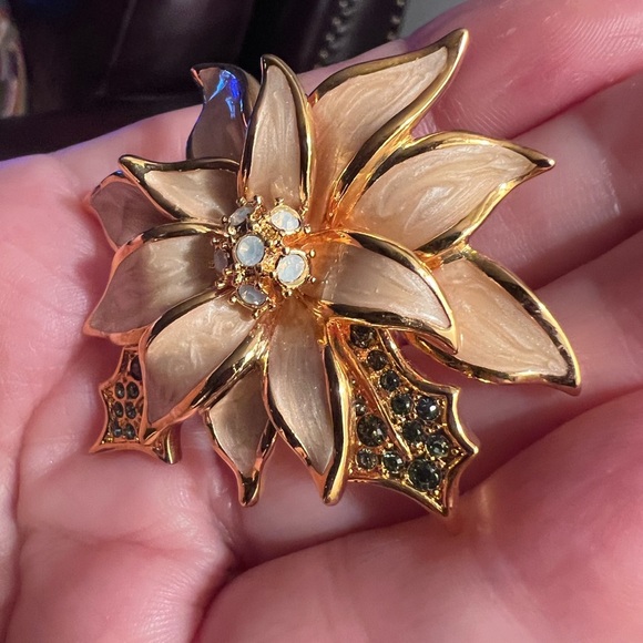 Nolan Miller Christmas poinsettia Brooch - Picture 3 of 6
